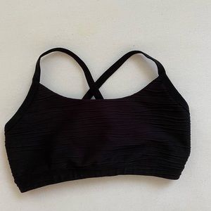 BEYOND YOGA textured and crisscrossed back sports bra